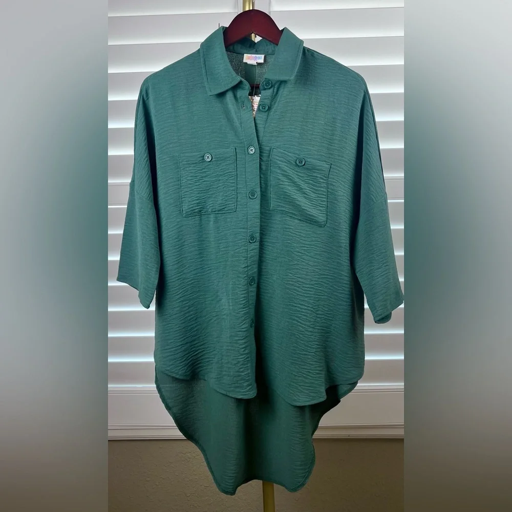 NWT~ LulaRoe Seersucker High/Low Blouse Sz. Med - Picture 2 of 6